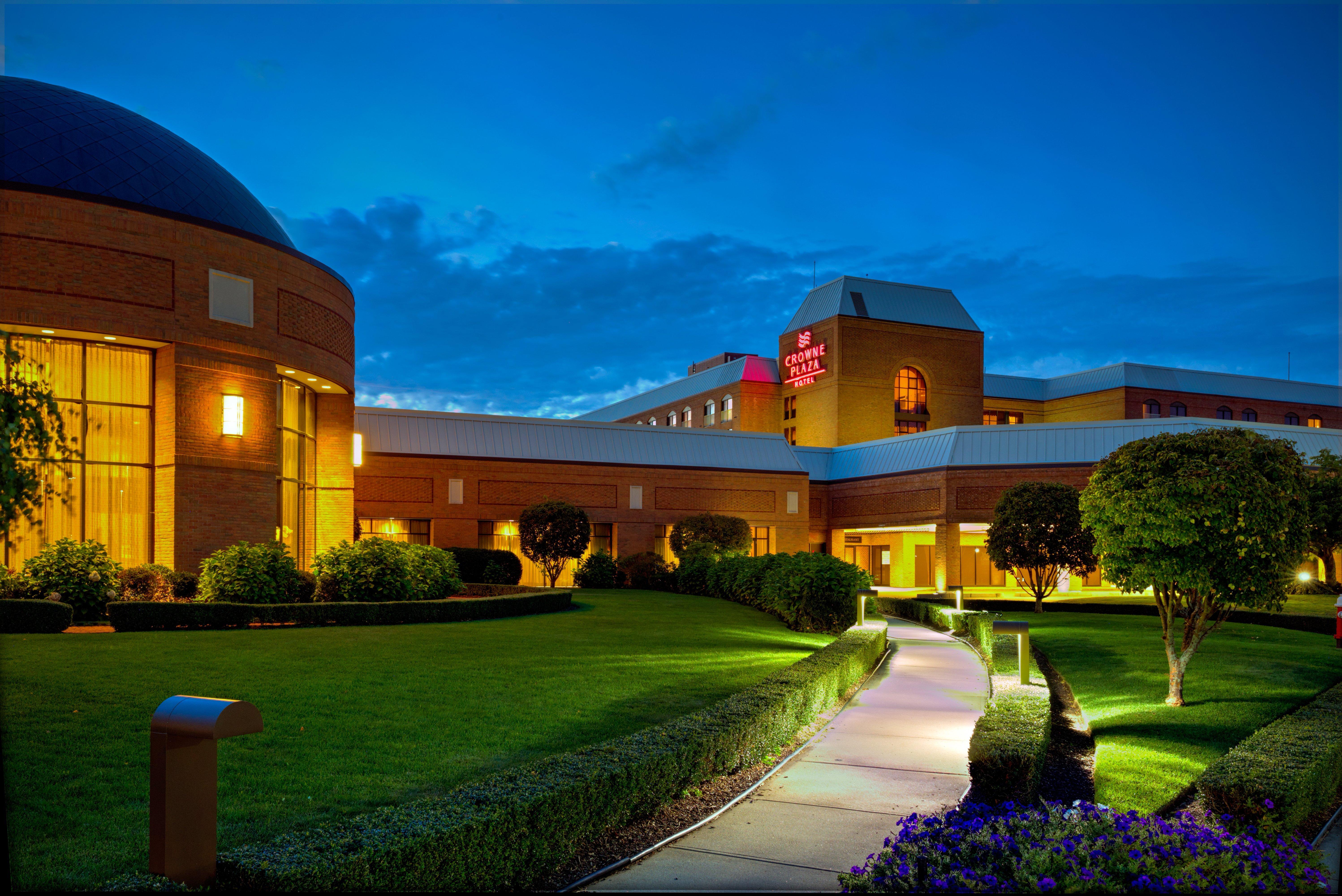 Crowne Plaza Providence-Warwick Hotel Exterior photo
